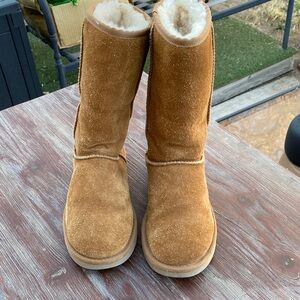 Koolaburra Chestnut Suede Short Shearling Boots